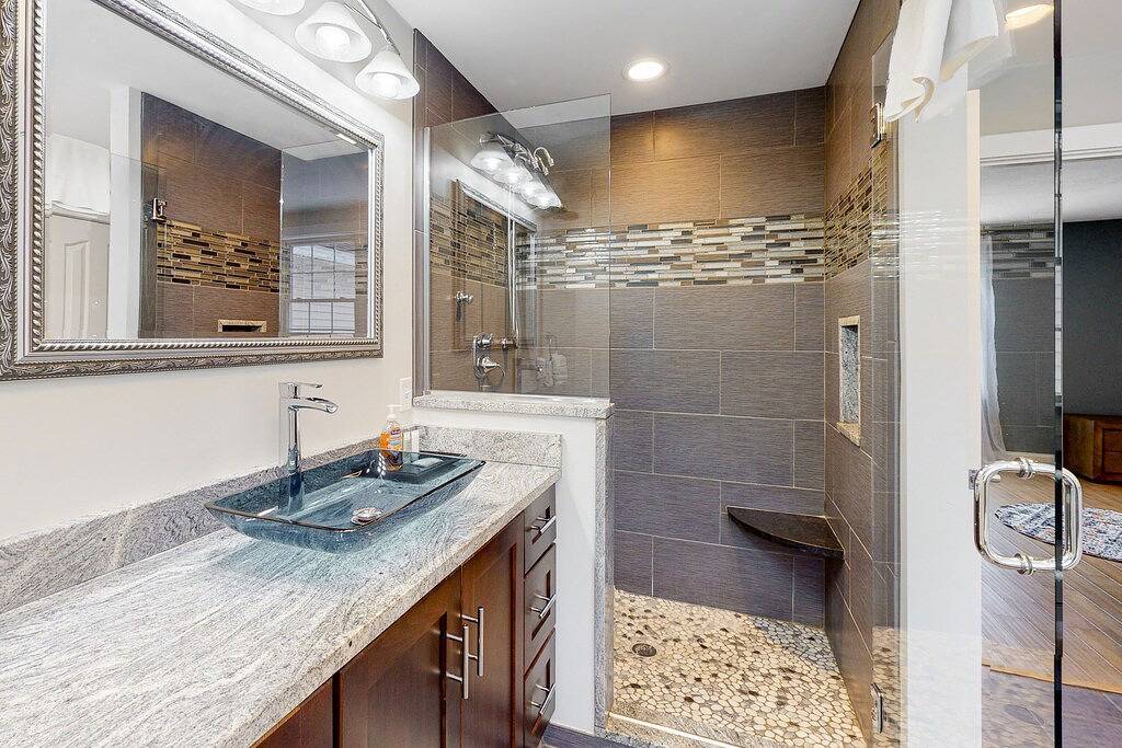 Secluded getaway near the beach & town with game room and hot tub in Ogunquit, York County