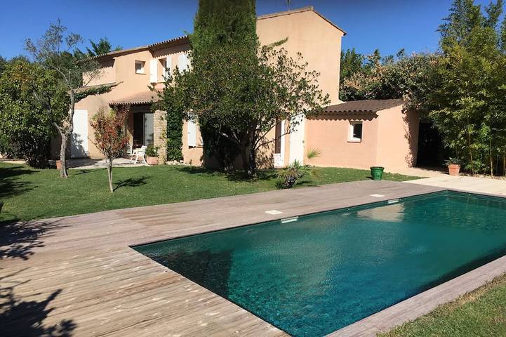 Location de vacances pour 8 personnes, avec Terrasse et Jardin à Éguilles
