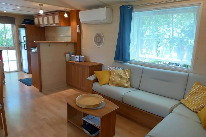 Location de vacances pour 4 personnes, avec Terrasse et Jardin ainsi que Piscine et Sauna à Saint-Privat-de-Champclos