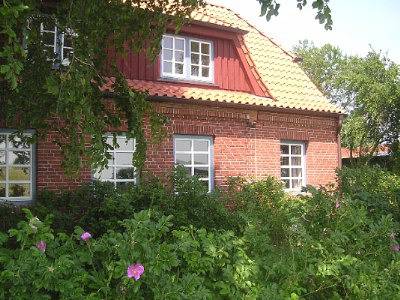 Landhaus Gintoft: Altes Melkerhaus mit Blick über die Ostsee bis nach Dänemark in Alleinlage mit großem Garten in Steinbergkirche, Schleswig-Flensburg