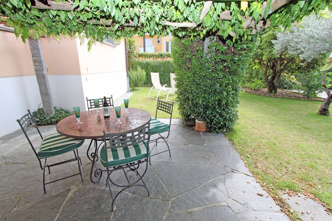 Schmuckes Einfamilienhaus mit Liegewiese am Dorfrand in Ascona, Alpes tessinoises