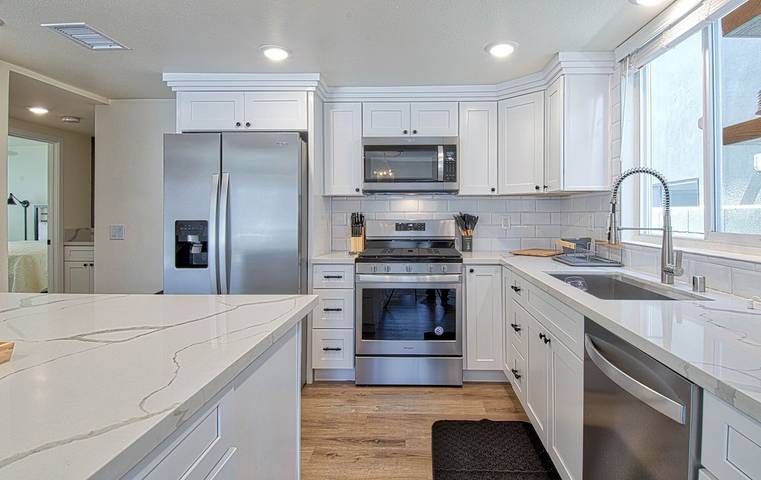 Vacation rental for 6 people, with balcony in Balboa Peninsula