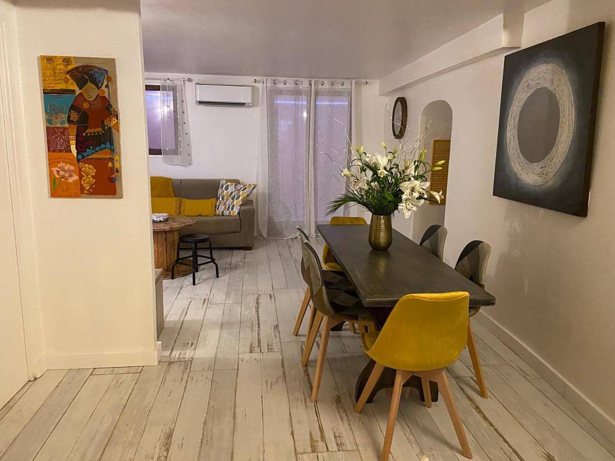 Appartement entier, One-Bedroom Apartment in Mouans-Sartoux, Côte méditerranéenne (France)