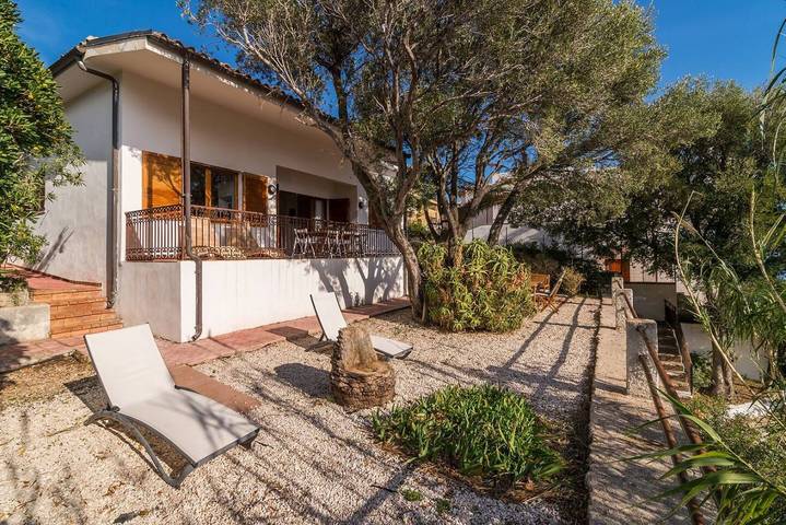 Gîte pour 8 personnes, avec jardin à Cala Gonone - 2