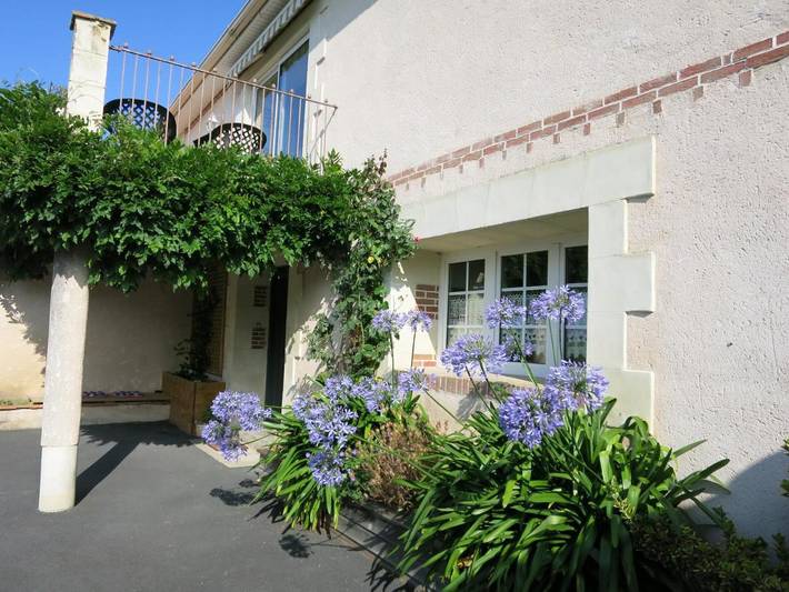 Chambre d’hôte pour 3 personnes, avec Balcon et Terrasse ainsi que Jardin et Vue