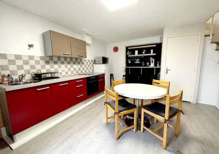 Location de vacances pour 4 personnes, avec vue ainsi que terrasse et jardin à Saint-Genès-Champanelle - 4