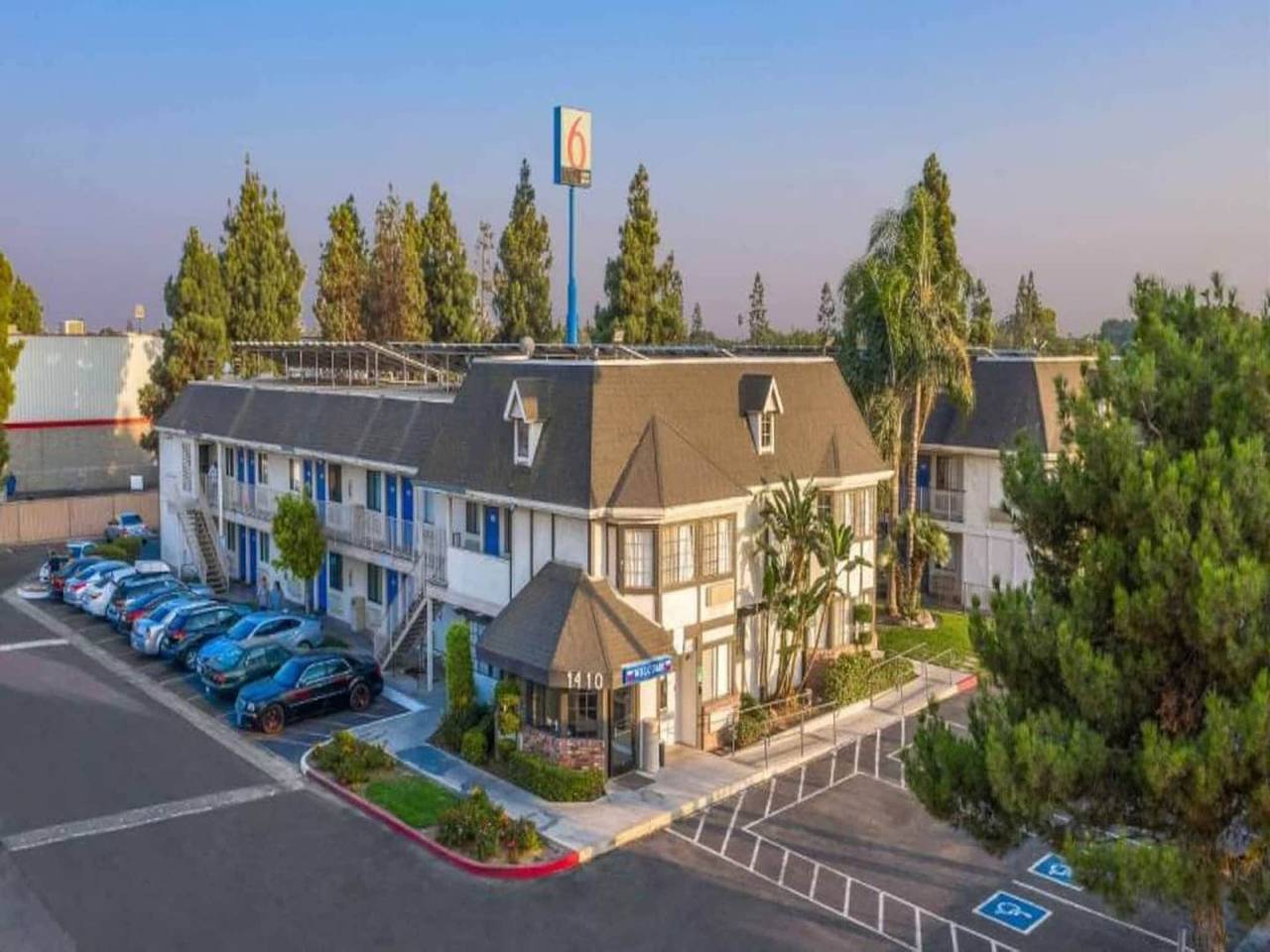 Ganze Wohnung, 1 Queen -bett | Rauchen in Merced, Merced County