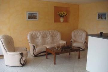 Gîte pour 5 personnes, avec jardin ainsi que piscine et terrasse à Mouterre-Silly