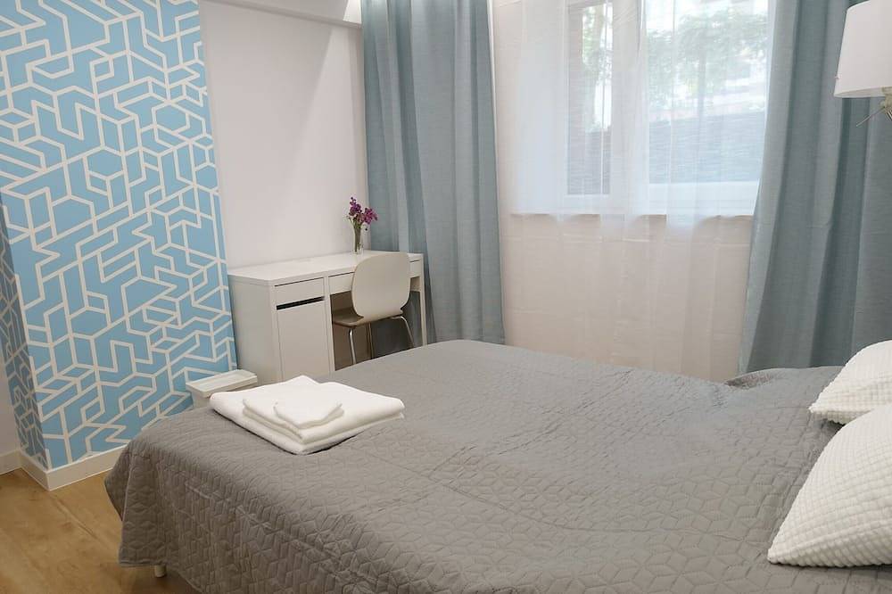 Apartamento entero, Apartamento nuevo con tres dormitorios y parking cerca del centro de la ciudad. in Cracovia, Pequeña Polonia (región histórica)