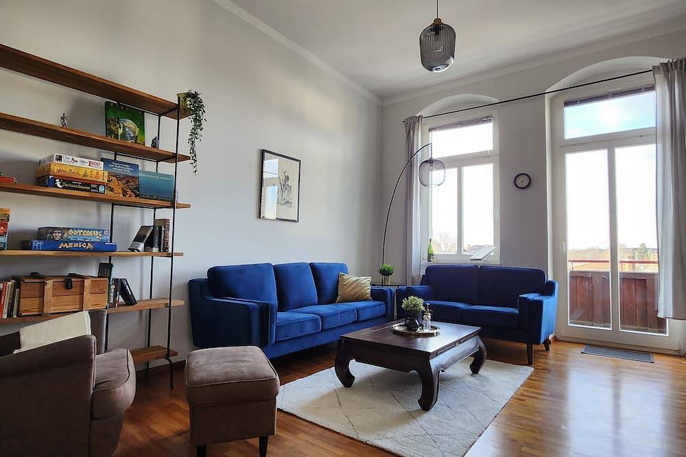 Ganze Wohnung, 4 Raum Wohnung mit Balkon auf 120sqm in Top Lage in Dresden-Neustadt, Dresden