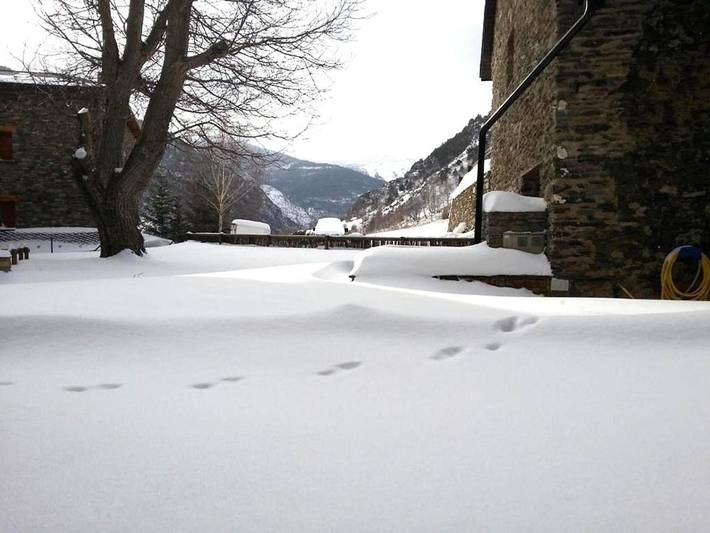 Location de vacances pour 5 personnes, avec terrasse ainsi que piscine et jardin à Alins - 4