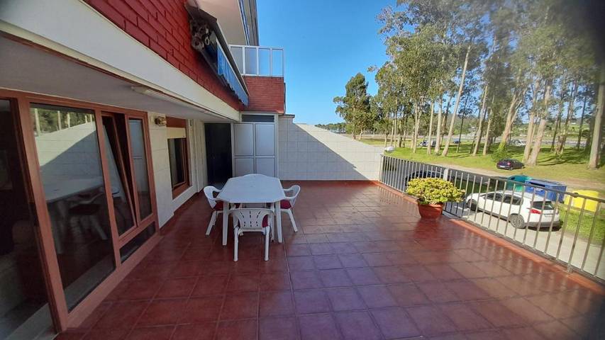 Apartamento de vacaciones para 4 personas, con vistas además de jardín y terraza - 1
