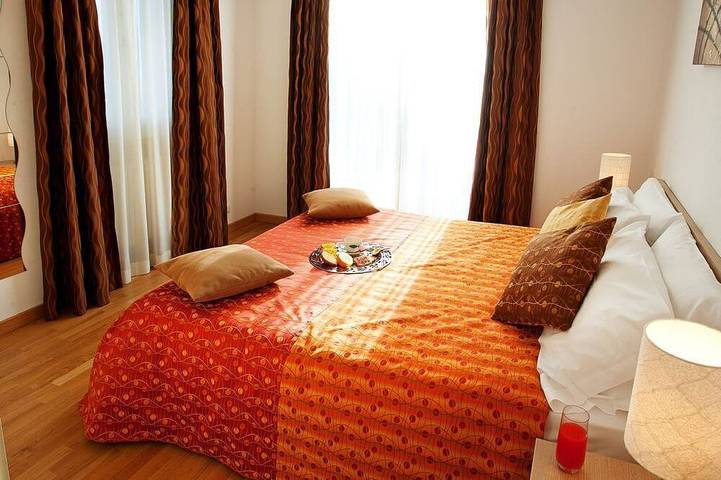 Ganze Wohnung, Luxus Residence mit Seeblick - 11 Apartments mit Pool, Grill und Whirlpool in Tremezzo, Gemeinde Tremezzina