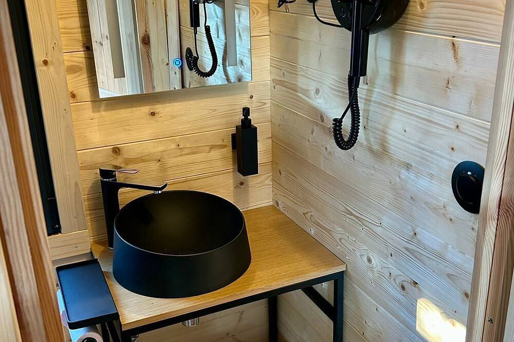 Evasion cosy dans un petit chalet 🏠 avec jacuzzi extérieur ! in Eslettes, Région de Rouen