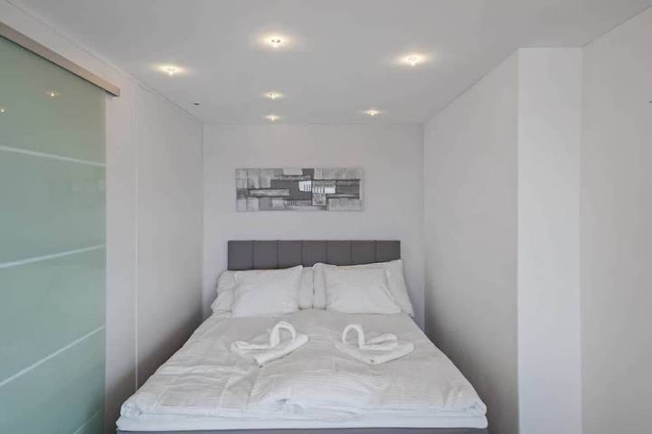 Ganze Wohnung, Book2stay: Lakefront Apt w/Balcony, near Harbor & Station in Romanshorn, Obersee (Bodensee)