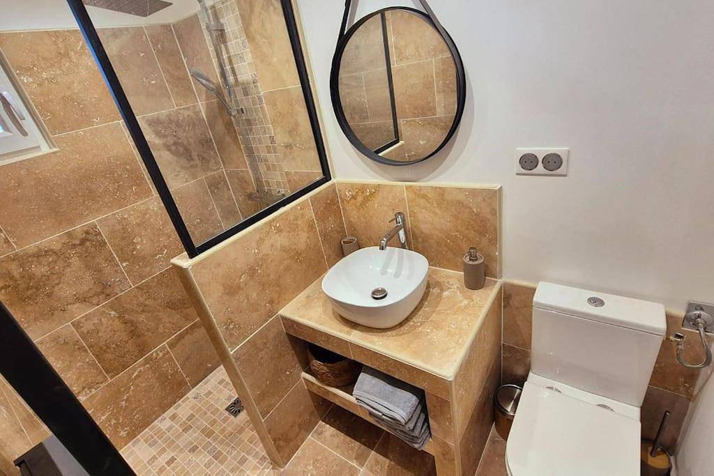 Appartement entier, One-Bedroom Apartment in Aléria, Arrondissement de Corte