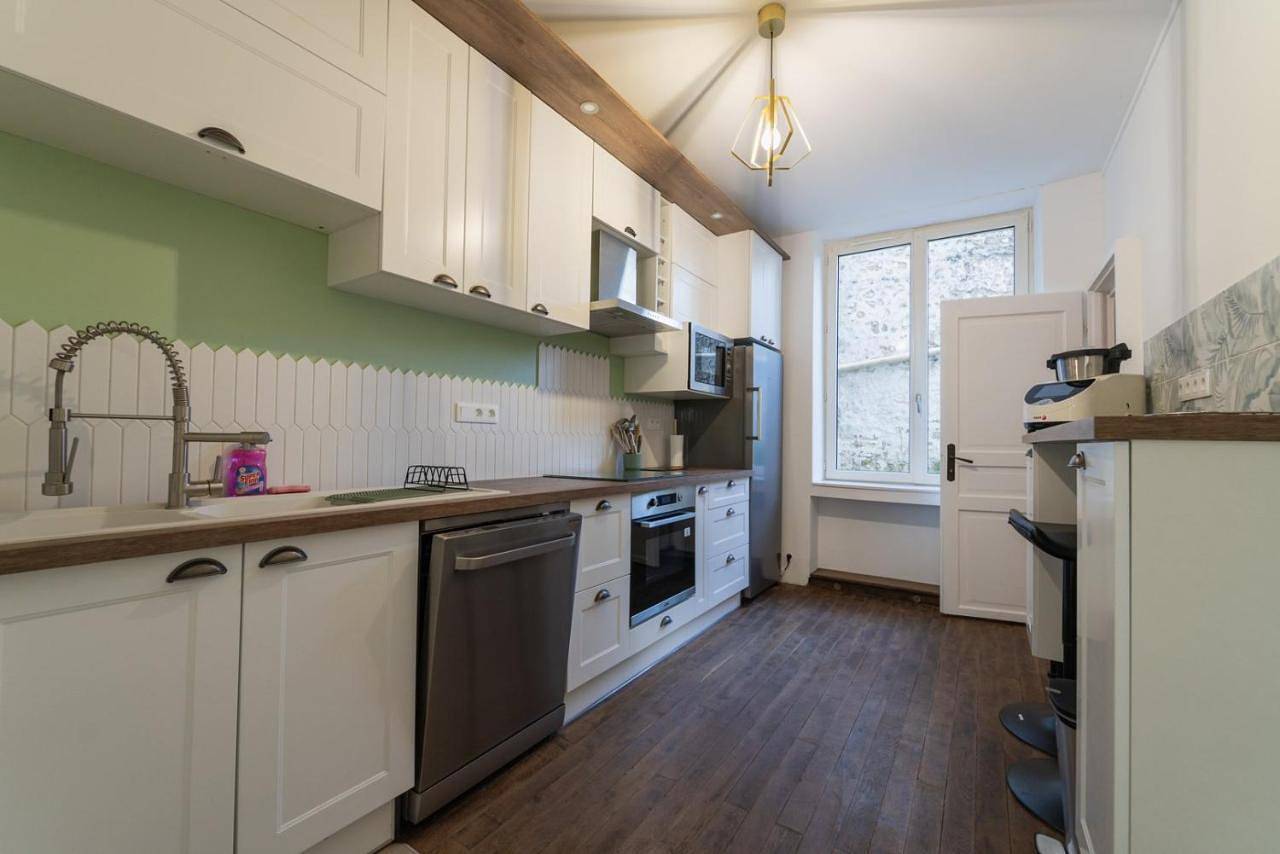 La Bonbonnière maison de ville 10 personnes in Sanxay, Vienne (France)