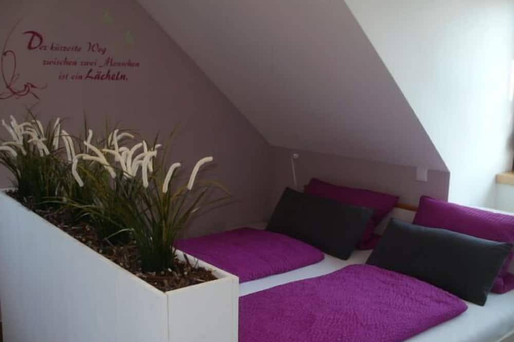 Ganze Wohnung, Großzügiges Ferien-Appartement mit Galerie und Dachterrasse in Nordheim am Main, Fränkisches Weinland