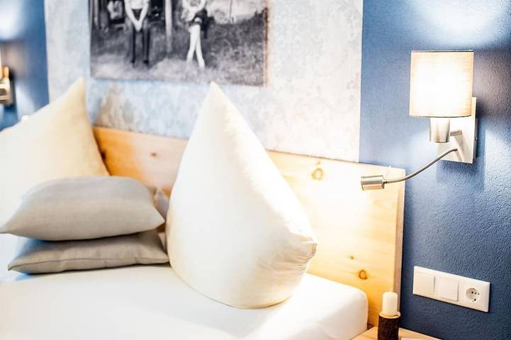 Ferienwohnung für 4 Personen, mit Garten und Sauna sowie Pool und Balkon