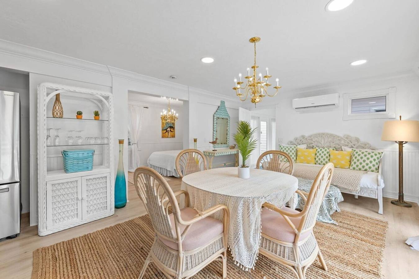 Entire apartment, Casa Del Sol  Chic 1-Br suite Poolside Bliss for 4 in Southwest Florida