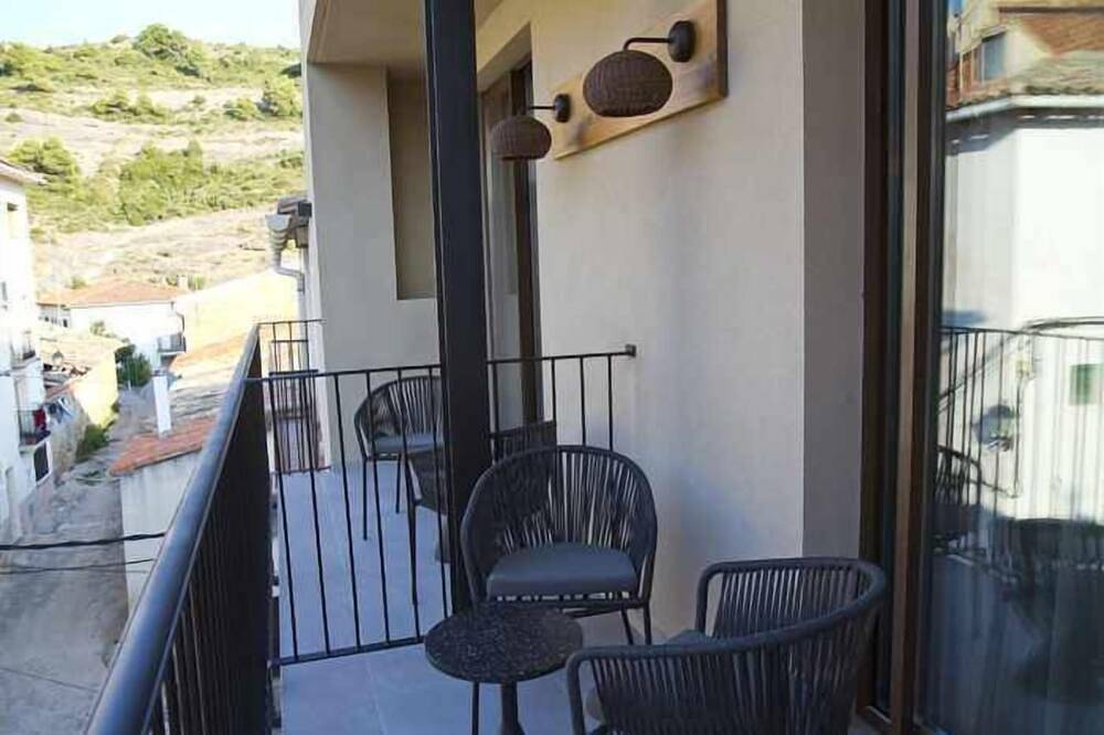 Entire apartment, Mocho-rural-home Lonja A in Beceite, Massis dels Ports