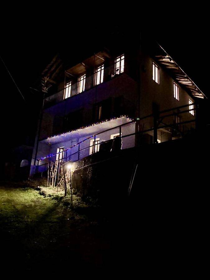 Gîte pour 4 personnes, avec jardin et vue, animaux acceptés à Cérès