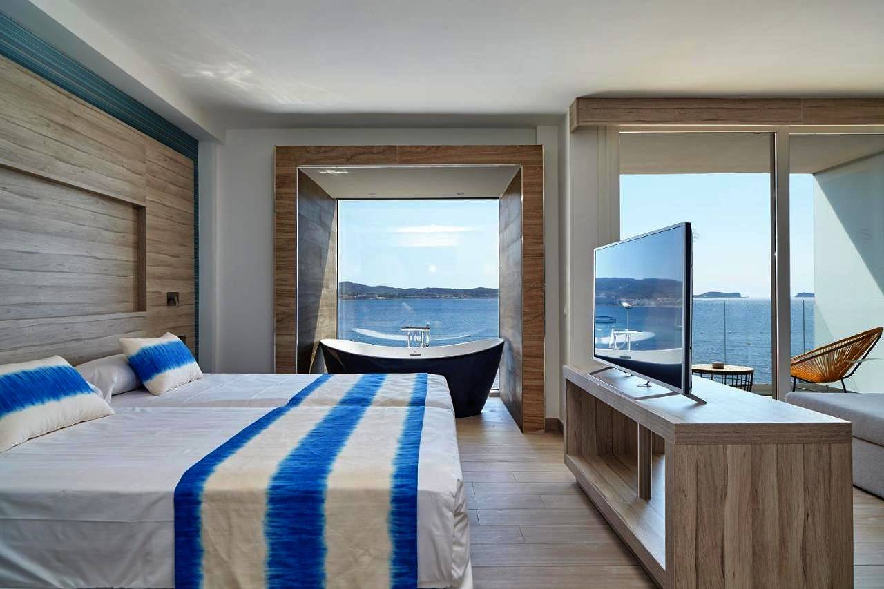 Sol Bahía Ibiza Suites in Sant Antoni de Portmany, Ibiza de l'Ouest