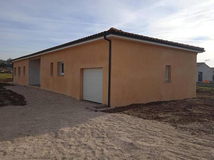 Location de vacances pour 8 personnes, avec Terrasse et Jardin ainsi que Vue sur le lac et Vue dans Malause