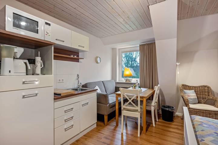 Ganzes Studio, Einzimmerapartment 'Ferienhof Paulsen - Sanderling' mit Gemeinschaftsgarten und WLAN in Tammensiel, Pellworm