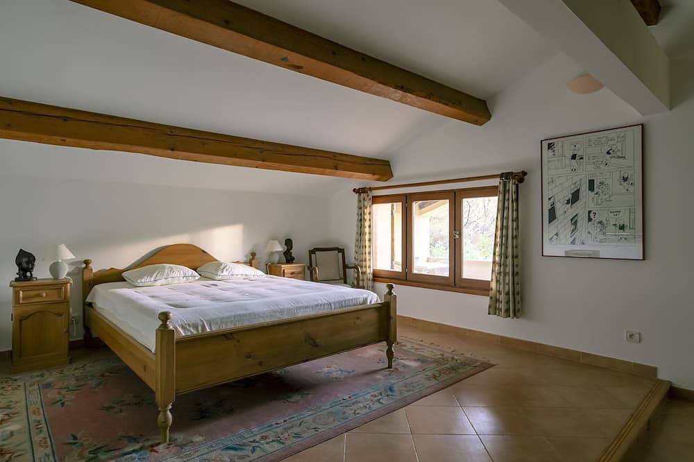 5 bedroom private vacation home in eyragues in Eyragues, Region de Arles