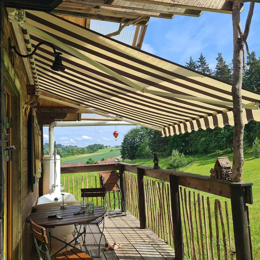 Holzhütte allein am Waldrand in Saldenburg, Ostbayern
