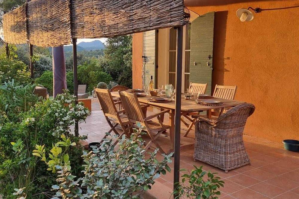 Mas du Valnalou *Piscine et Vue panoramique in Correns, Région de Brignoles
