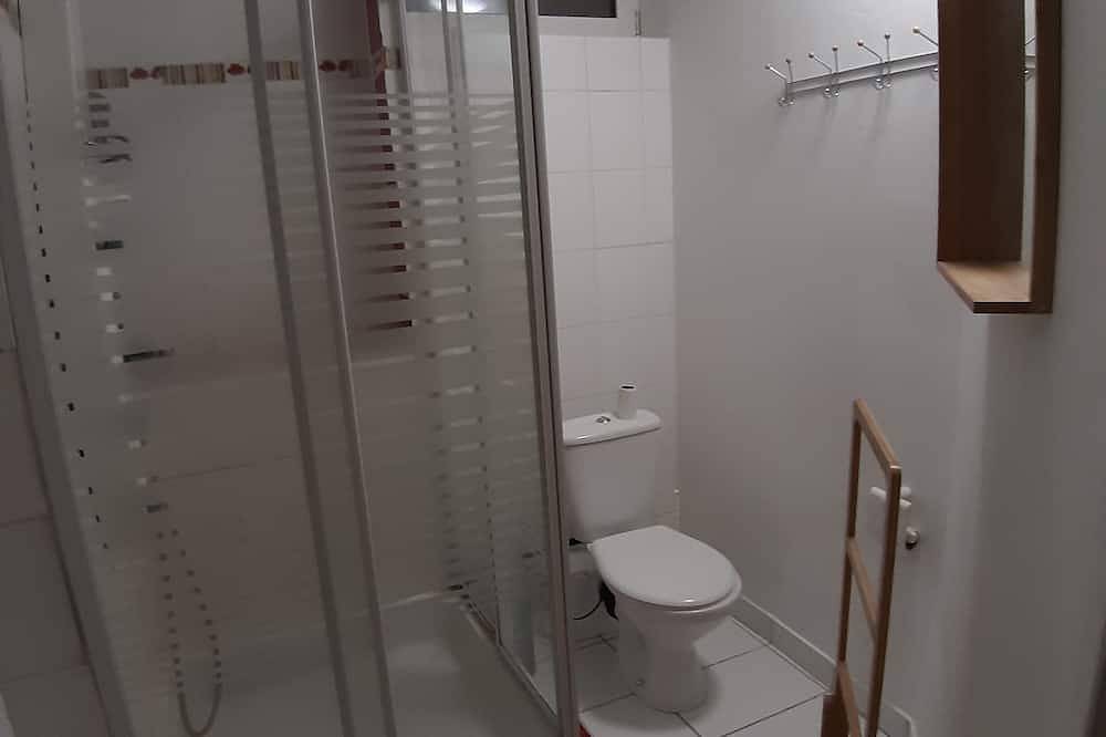 Quiet, inexpensive apartment near Schönbrunn, green, close to the city, U3/U4, kitchen, terrace, new building in Vienna, Selva Viennese