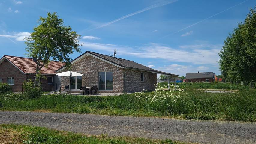 Ferienhaus für 6 Personen, mit Terrasse und Garten sowie Ausblick, mit Haustier in Jade - 2
