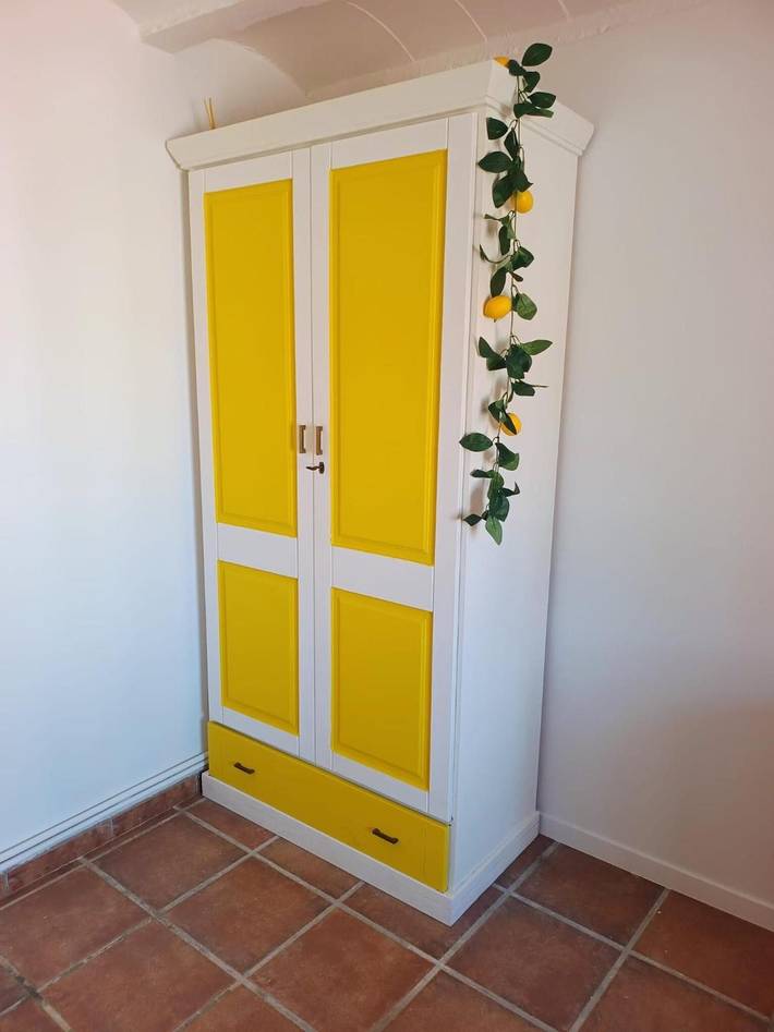 Room 'Lemon' with Shared Pool, Wi-Fi and Air Conditioning in Lorca, Murcia Inland