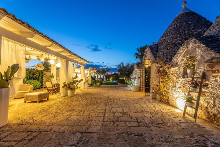 Trullo per 8 persone, con giardino, con animali domestici in Provincia di Bari