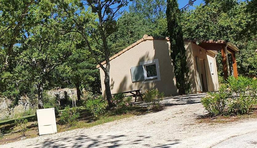 Location de vacances pour 5 personnes, avec Balcon et Terrasse ainsi que Jardin et Piscine à Valaurie