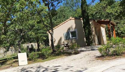 Maison de vacances pour 5 personnes, avec jardin ainsi que vue et piscine, animaux acceptés dans la Drôme