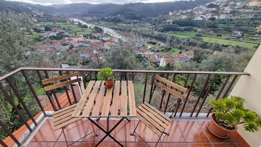 Gîte pour 6 personnes, avec Balcon à Penacova
