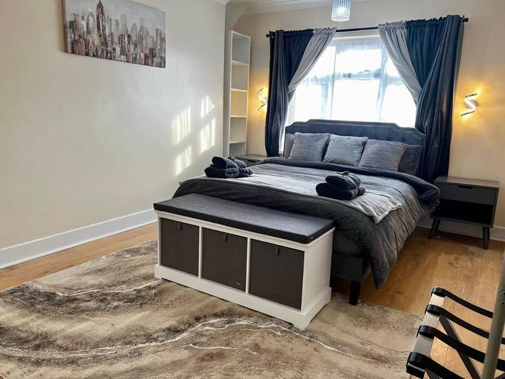 Holiday home for 9 people, with garden in Hounslow