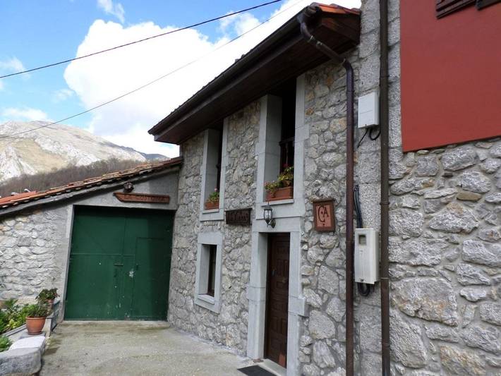 Casa rural para 3 personas, con Balcón y Terraza además de Jardín y Vistas en Ponga
