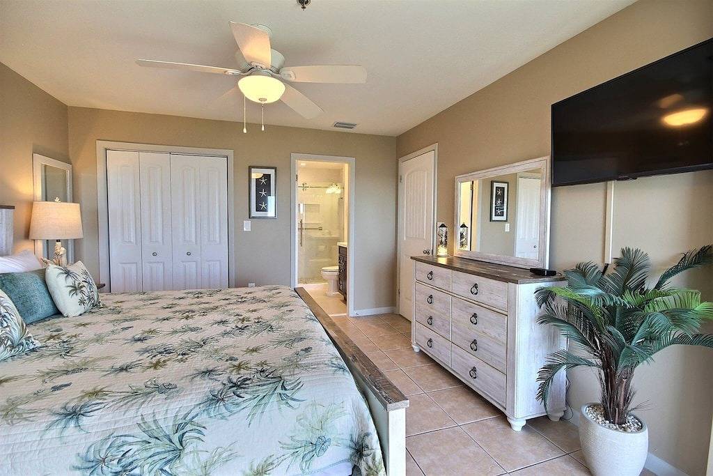 Ganze Wohnung, 4409 Ocean Pointe Suites - Oberste Etage, 2 Schlafzimmer, 2 Bäder ... Meerblick! in Tavernier, Monroe County