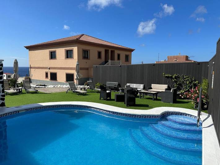 Ferienhaus für 6 Personen, mit Ausblick und Pool sowie Garten - 1
