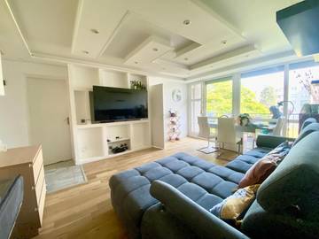 Cottage pour 2 personnes, avec terrasse ainsi que jardin et vue à Bron