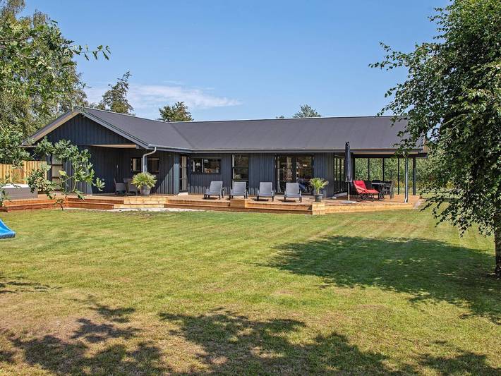 Ferienhaus für 8 Personen, mit Terrasse und Pool in Marielyst