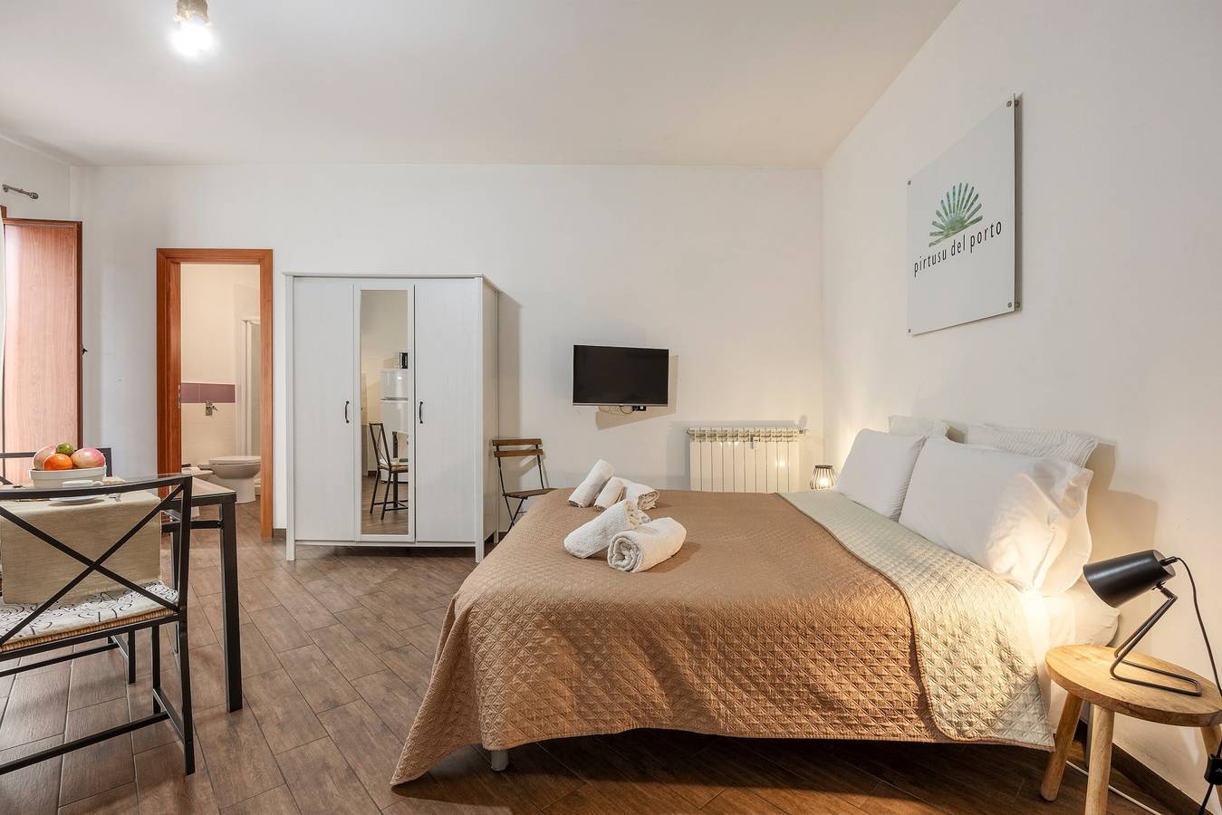 Estúdio inteiro, Apartamento 'Del Porto, Palermo' com Varanda, Wi-Fi e Ar Condicionado in Palermo, Palermo (província)