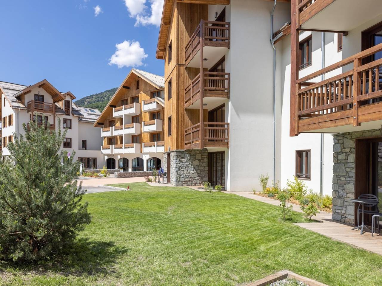 Entire apartment, Apartment in Serre-Chevalier near Ski Slopes in Saint-Chaffrey, Serre Chevalier
