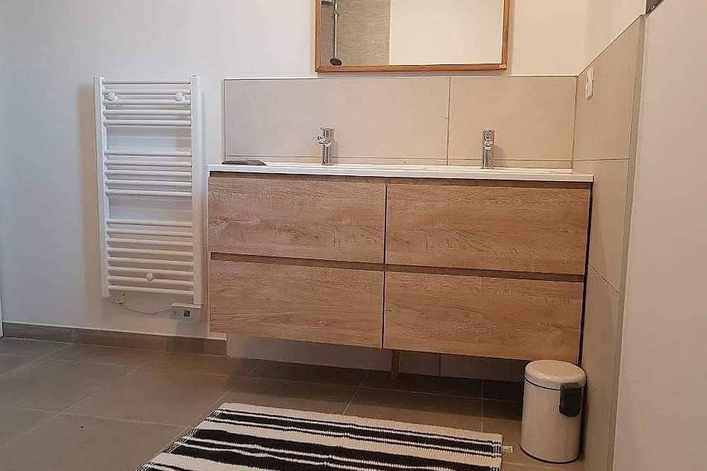 80m2 gîte with swimming pool in a peaceful natural setting between vineyards and garrigue (2) in Montagnac, Côte d'Améthyste