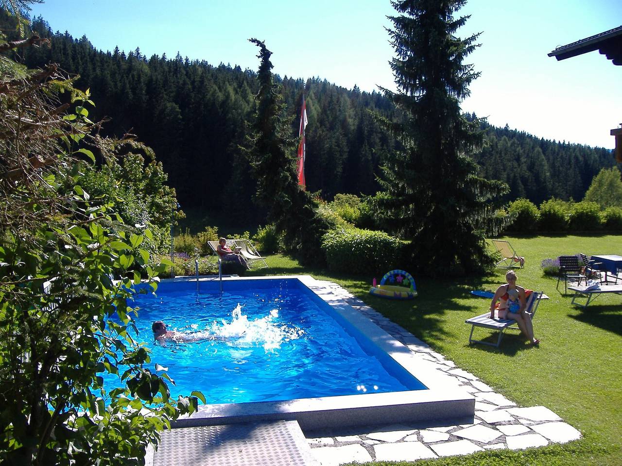 Ganze Wohnung, Neu renovierte Ferienwohnung Elisabeth mit Gemeinschaftspool, Bergblick, Garten und Wlan in Radstadt, Ski Amadé