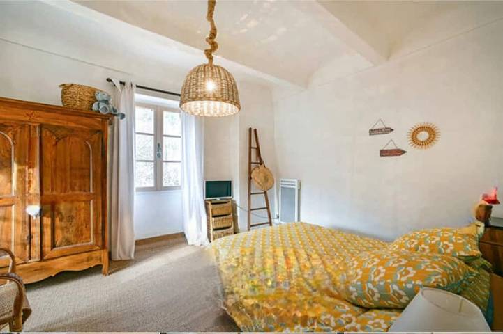 Location de vacances pour 7 personnes, avec jardin ainsi que balcon et jacuzzi à La Vernarède - 4